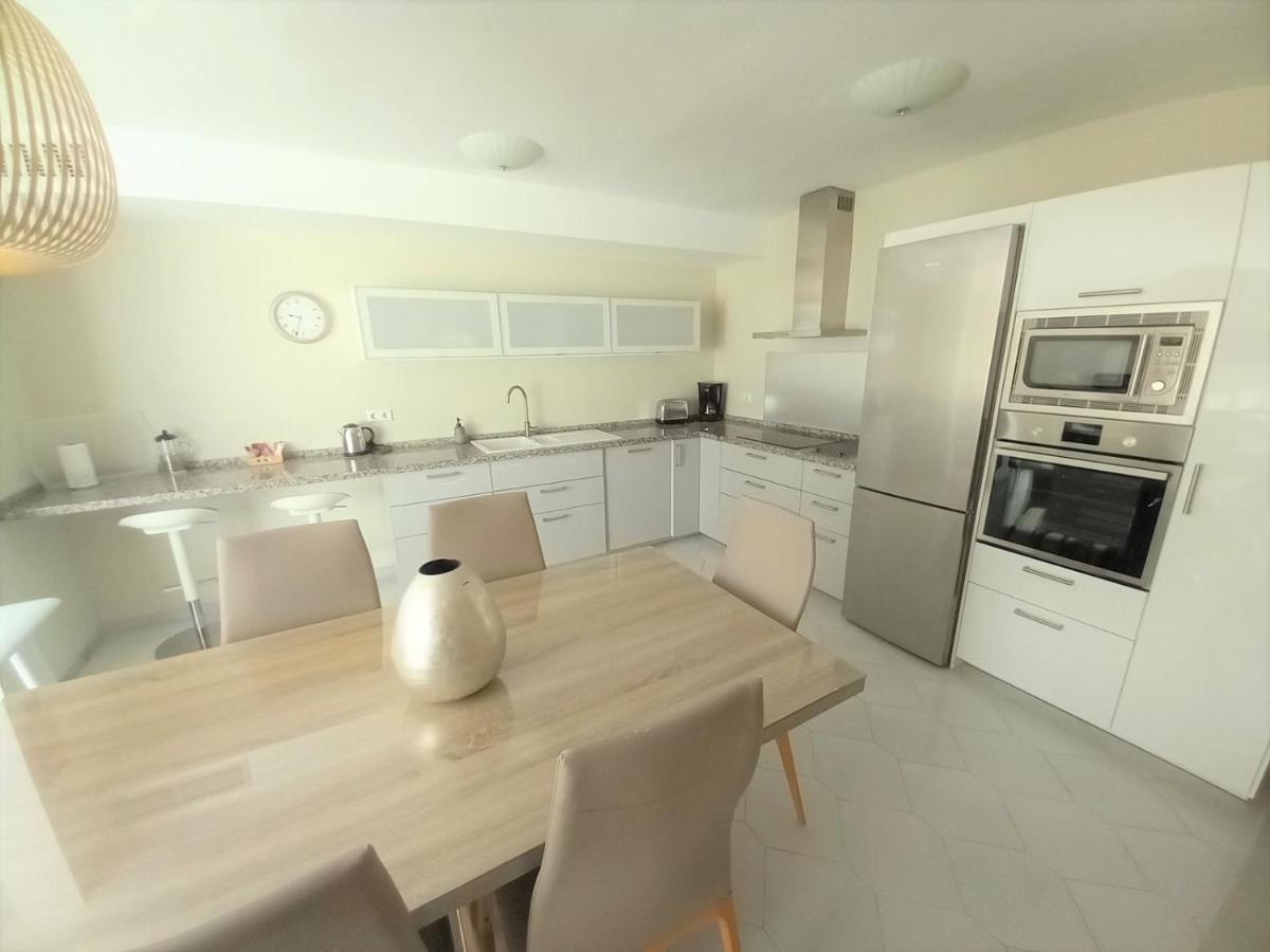 Sitio de Calahonda Miraflores Beachfront Penthouse מראה חיצוני תמונה