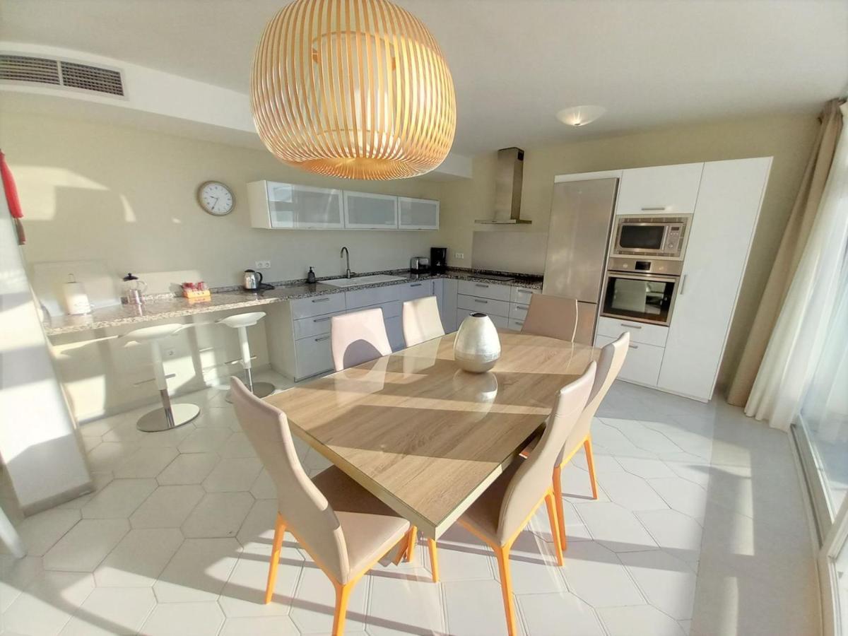 Sitio de Calahonda Miraflores Beachfront Penthouse מראה חיצוני תמונה